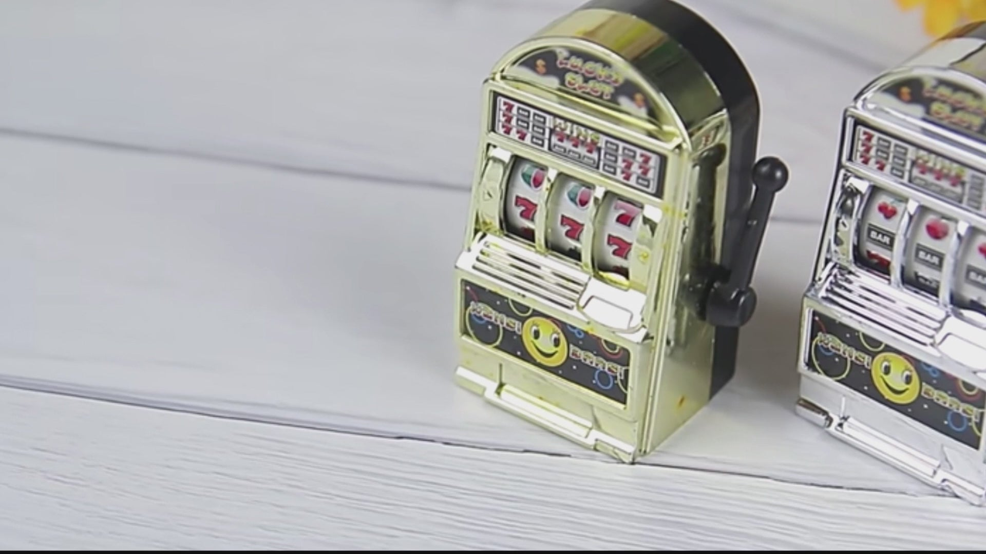 Играть в игровой автомат Ледяные Чудеса Играть в игровой автомат Ледяные Чудеса